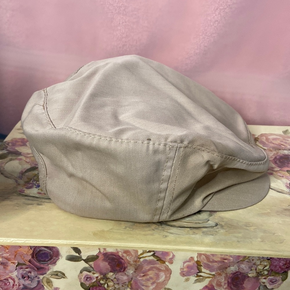 Lightweight adjustable pageboy, cabbie hat. Light Tan